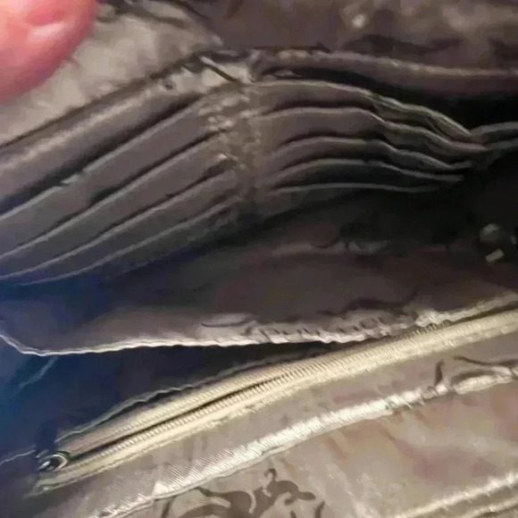 Pouchee Organizer Bag in silver gray Clutch or crossbody . New without tags - Picture 8 of 8